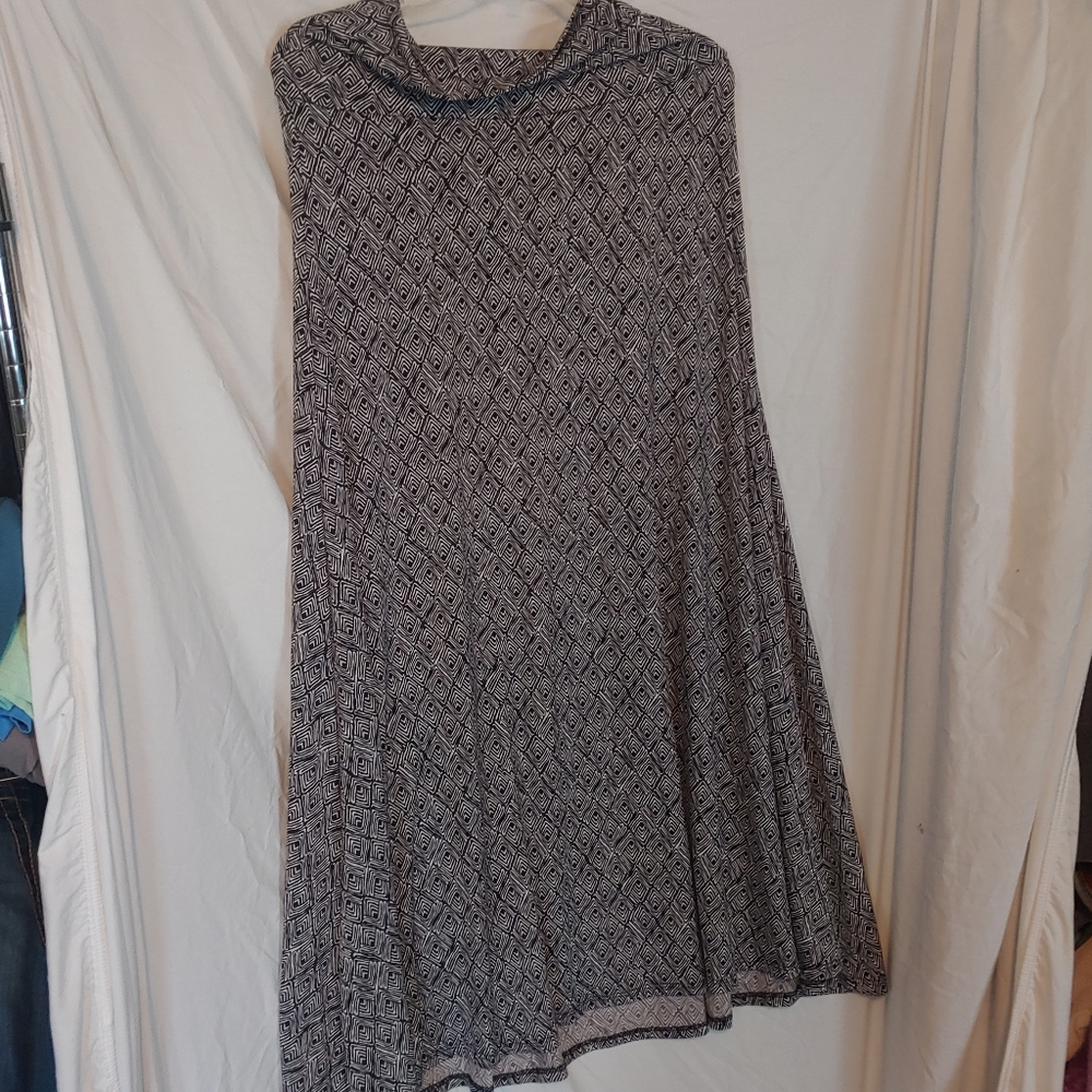 Black and white maxi skirt